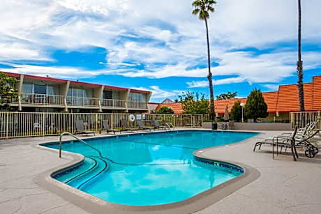 Travelodge by Wyndham Monterey Bay