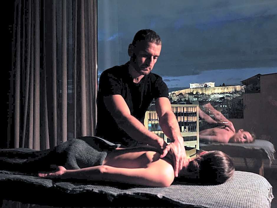 Monastik Living in Athina