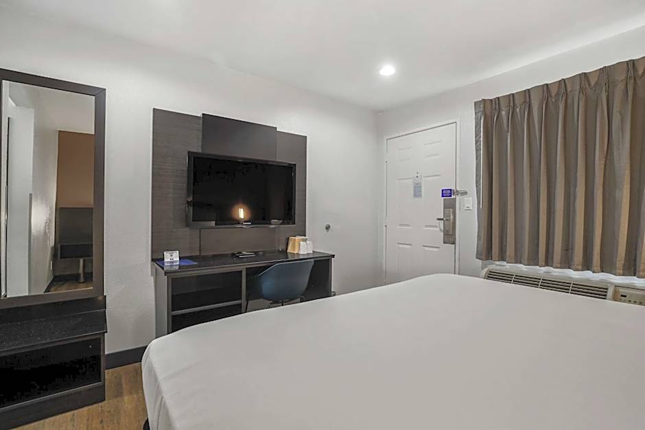 Studio 6 Suites Escondido, CA