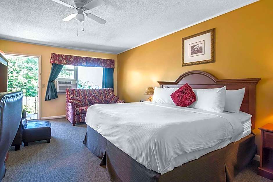 TiltonLodge Inn & Suites