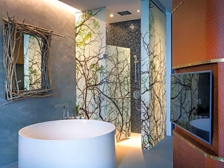 SO STUDIO, 2 Twin Beds, Signature Pool View, Open Plan SO Arty & SO Nature design