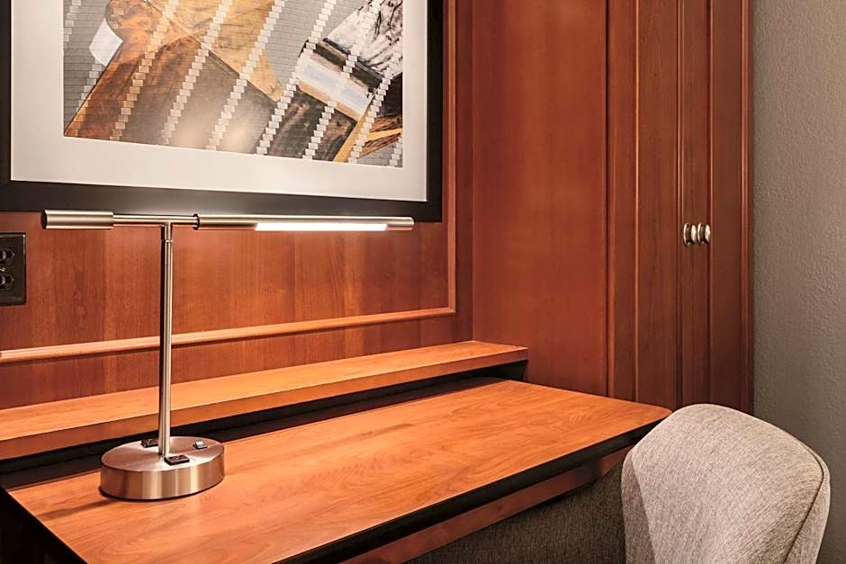 Hampton Inn By Hilton Des Moines Airport