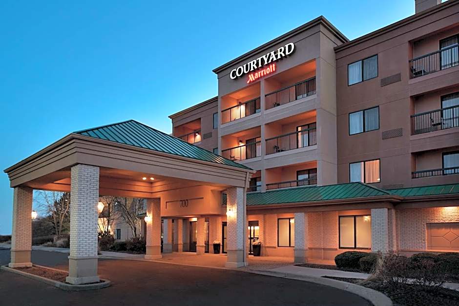 Courtyard by Marriott Chicago St. Charles