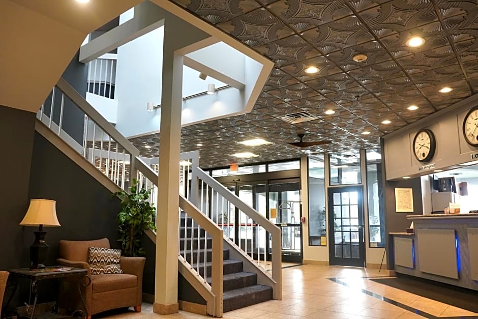 American Inn & Suites