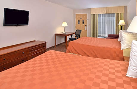 2 Queen Beds Accessible NS