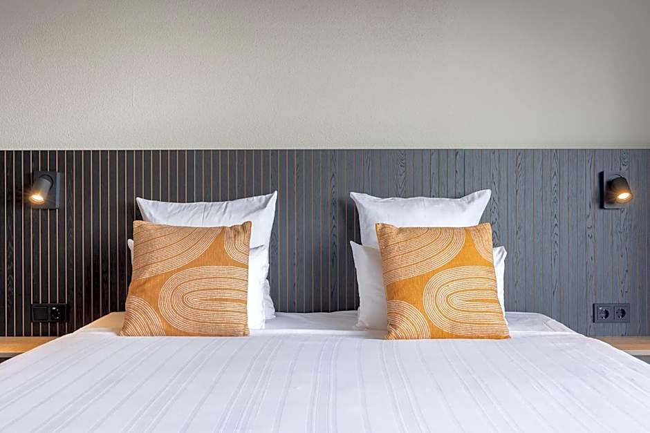 Leonardo Hotel IJmuiden Seaport Beach