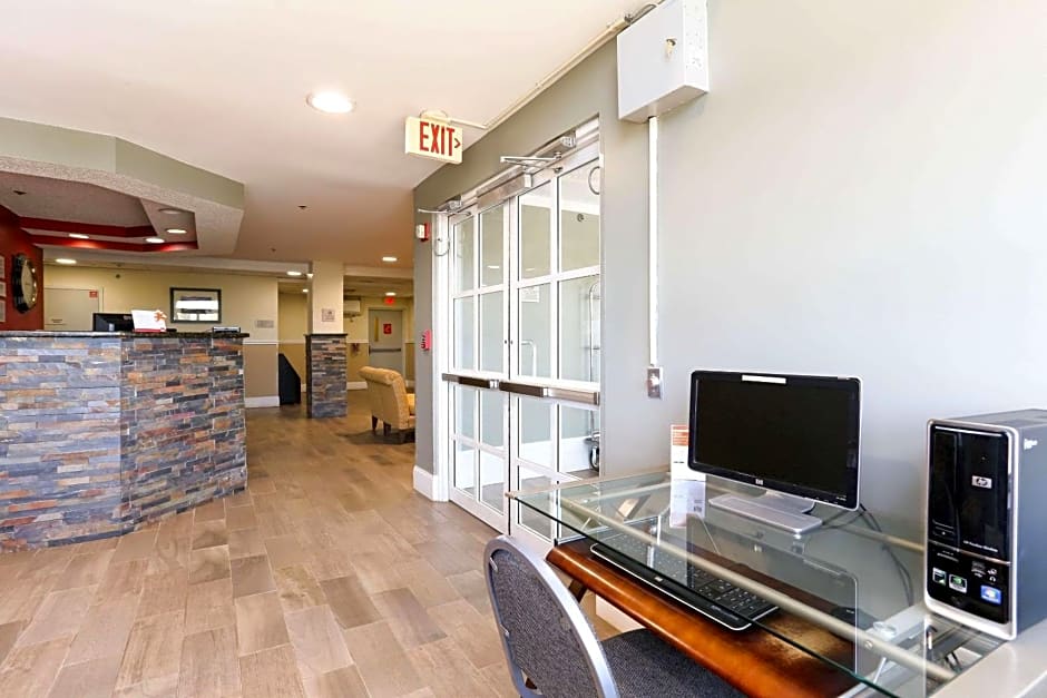Econo Lodge Inn and Suites Greenville