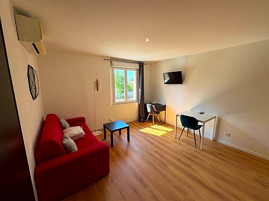 STUDIO CASSIN - next to tramway line 2 near airport