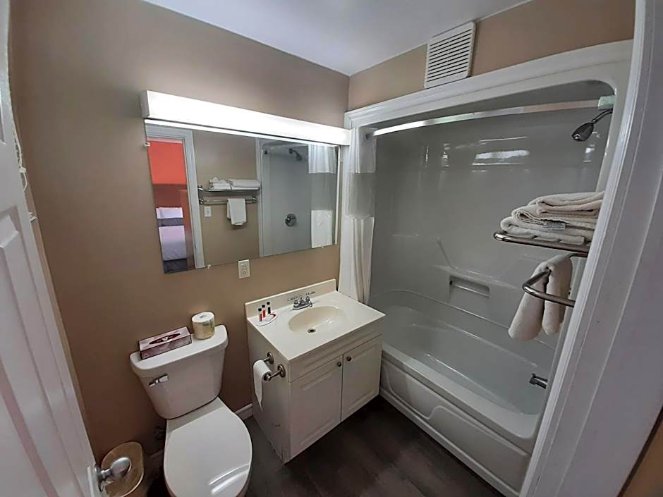 Howard Johnson by Wyndham Woodstock NB