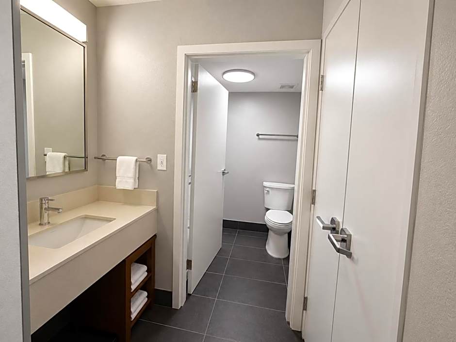 Courtyard by Marriott Houston Hobby Airport