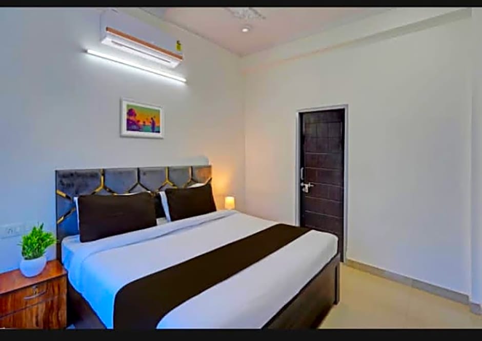 Goroomgo Komfy Stayz Dehradun