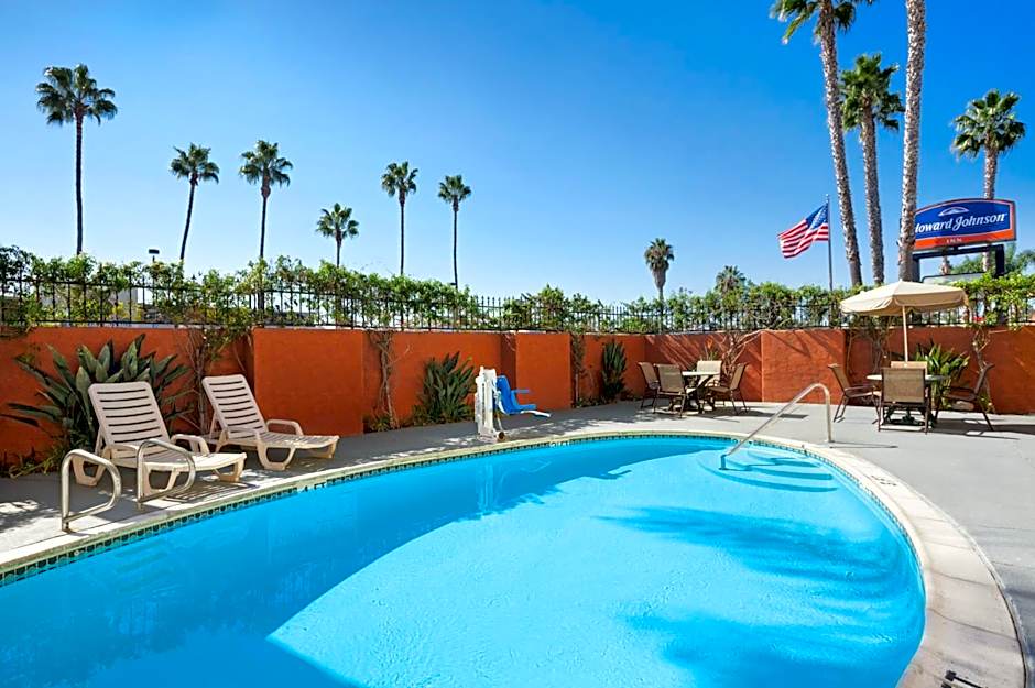 Howard Johnson by Wyndham San Diego Sea World