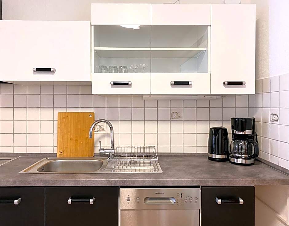 Gemütliche Unterkünfte für längeren Aufenthalt und Monteure inkl Balkon, Waschmaschine, WiFi, Küche und Parkplatz