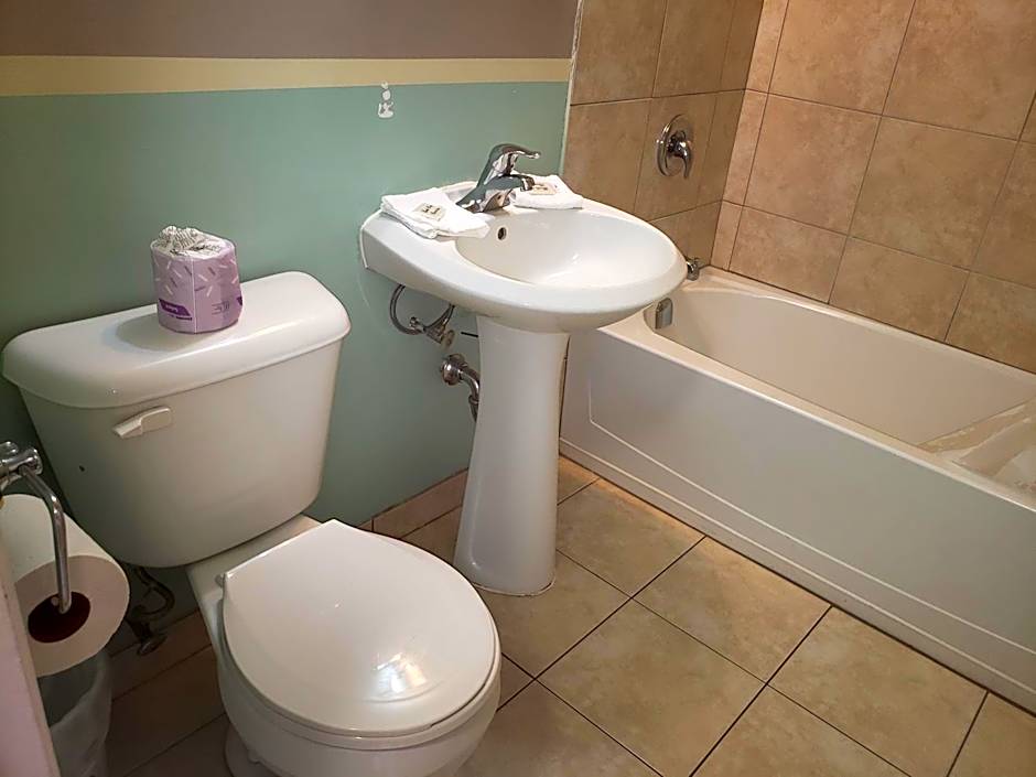 Niagara Falls Courtside Inn