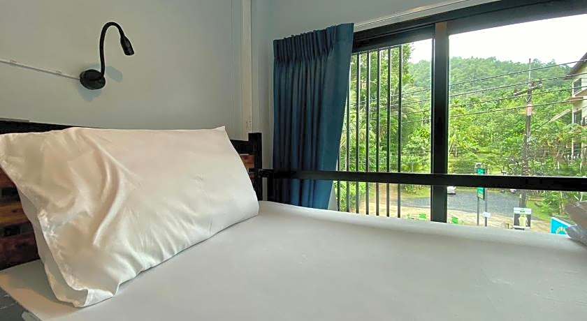 Boom Hostel Khaosok
