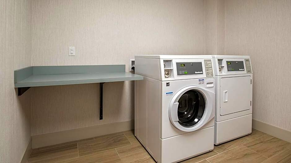 Holiday Inn Express & Suites Racine By IHG