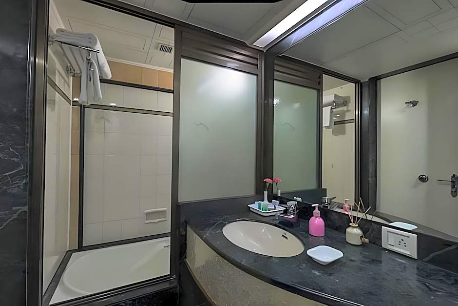 The International by Tunga