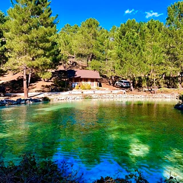 La cabaña del lago en ZAFIRO LAGUNAZO Parque Natural del Río Mundo