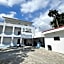 Shiri Hotel