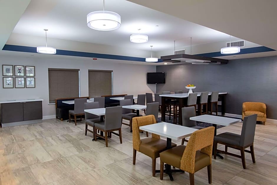 La Quinta Inn & Suites by Wyndham Houston - Normandy