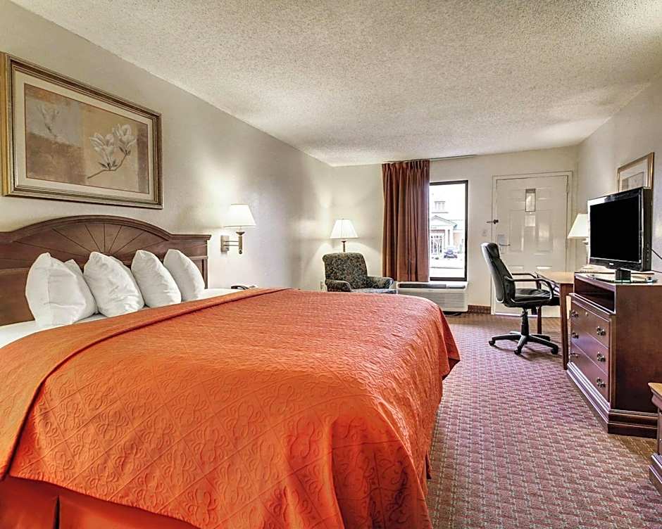 Quality Inn & Suites Clinton - Jackson West