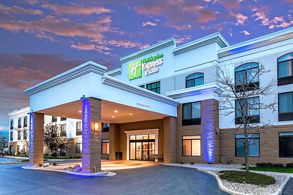 Holiday Inn Express and Suites Cedar Falls Waterloo By IHG