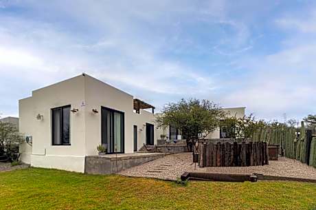 Panoramic Paradise 4BR Gem Overlooking SMAs Dam