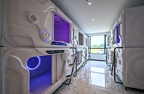 Capsule Room with Shared Bathroom - Male Only