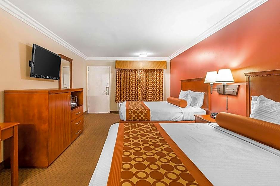 Rodeway Inn & Suites Canyon Lake-Menifee West