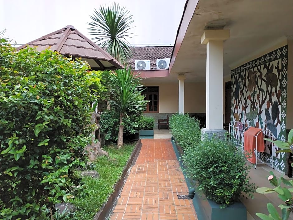 SPOT ON 3858 Elsana Transit Hotel