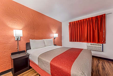 1 Full Bed | Non-Smoking