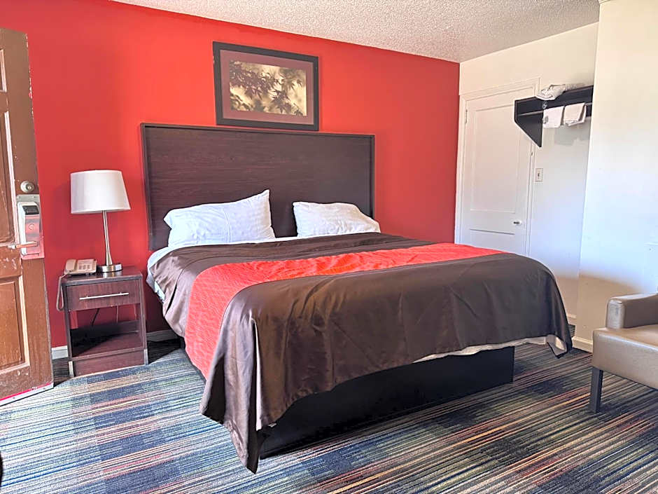 OYO Palm Leaf Motel