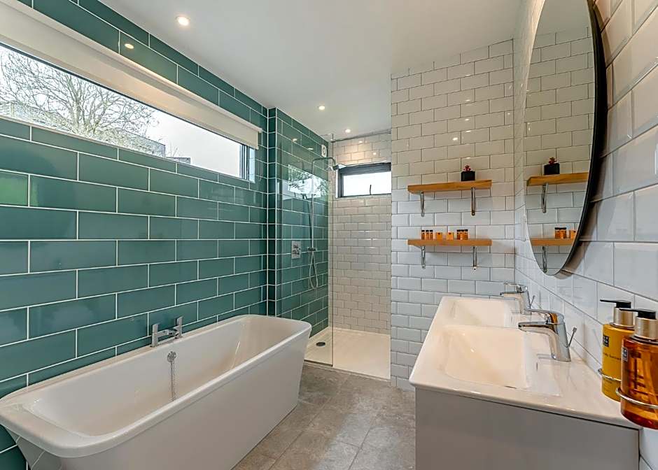 Swanborough Lakes Luxury Lodges