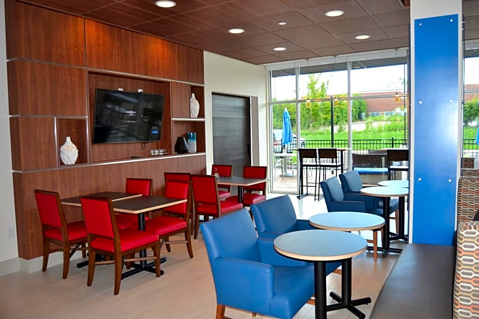 Holiday Inn Express & Suites Goodlettsville N Nashville