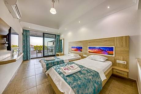 Twin Room with Sea View and Balcony