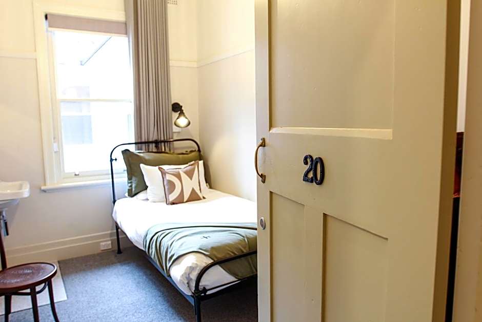 Alpine Hotel, Eat Drink Sleep