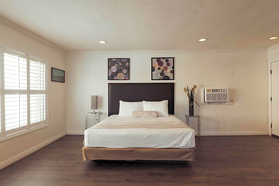 The Dixie Hollywood Hotel