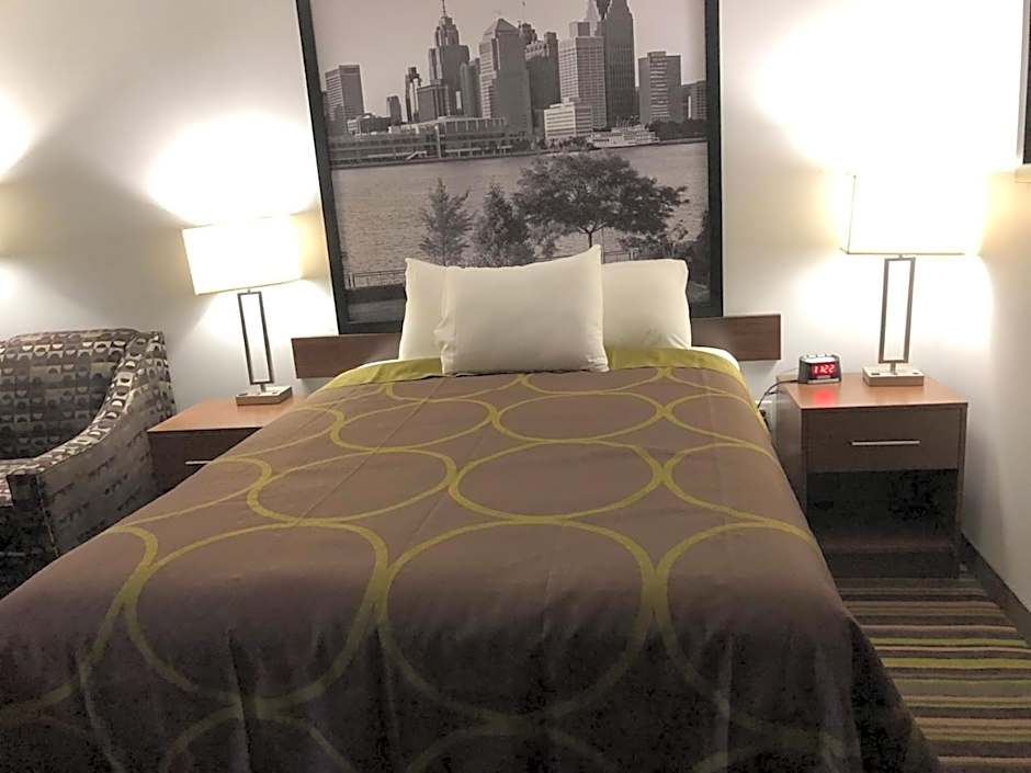 Super 8 by Wyndham Windsor/Dougall