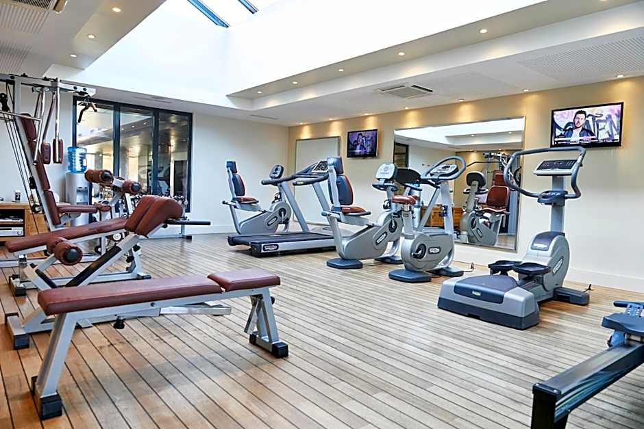 Chateau De Villiers-Le-Mahieu