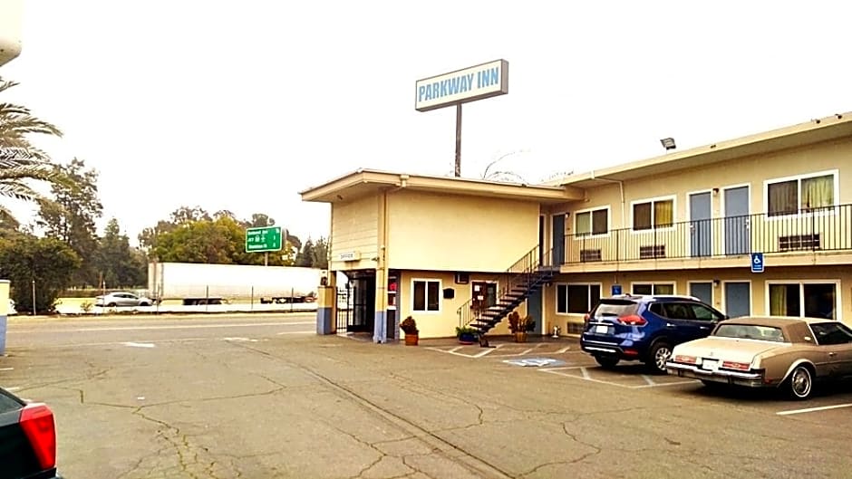Parkway Inn