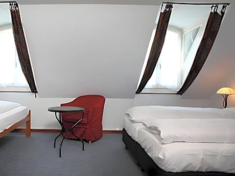 Family Room (3 Adults)