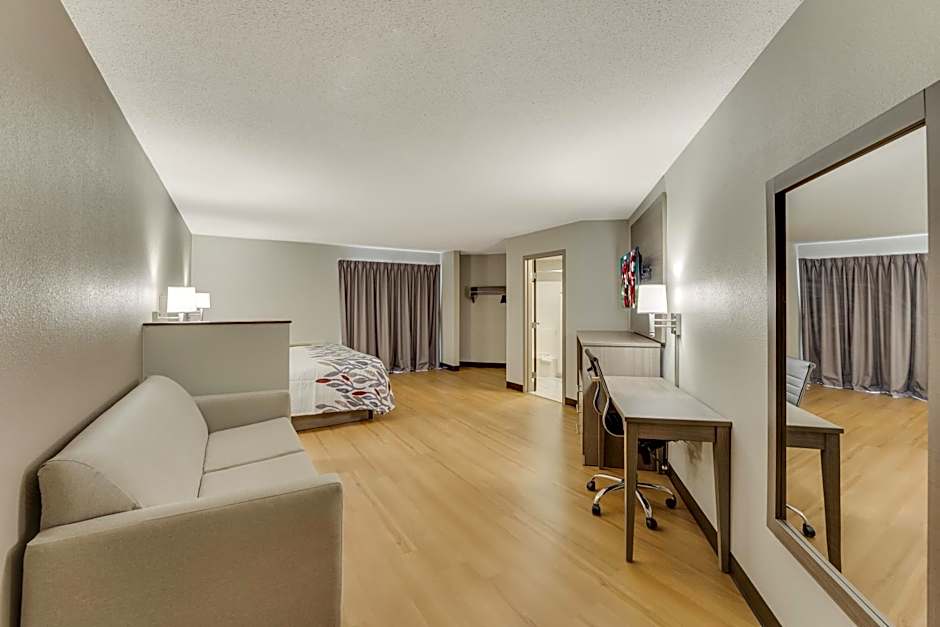 Red Roof Inn & Suites Newport - Middletown, RI