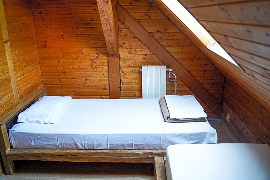 Planinarski dom ''Bijele stijene'' Mountain lodge