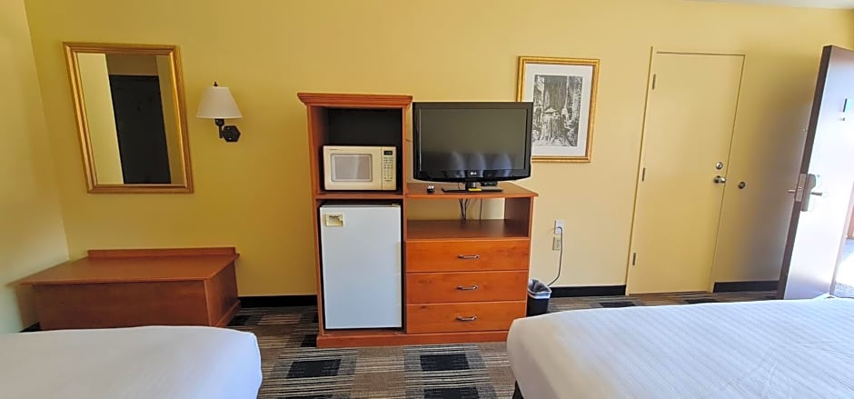 Oakridge Inn & Suites