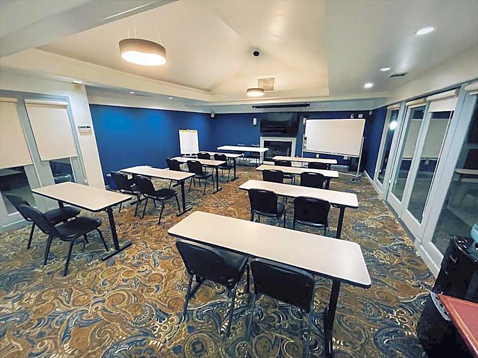 University Park Inn & Suites