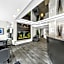 1BD+Den condo, with free parking in Downtown!