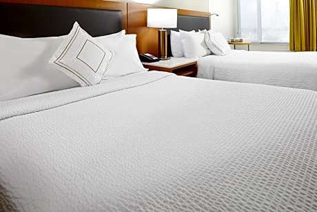 Suite, 1 Bedroom (Mobility/Hearing Accessible, Tub) (2 Queen Beds)