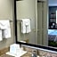 Econo Lodge Inn & Suites