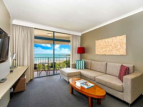 Two-Bedroom Dual Key with Harbor View