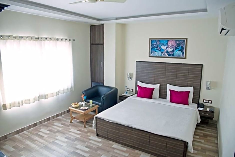 Spring Sky Mughalsarai by ShriGo Hotels